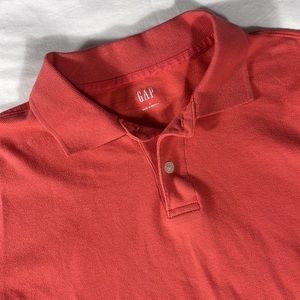 GAP mens strawberry red classic fit 2 button short sleeve polo shirt - size S